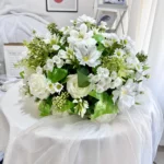 Q25 High Quality Artificial Flowers Green Clover White Rose for DIY Wedding Centerpiece Mother’s Day Gift Bulk Silk Flower Ball