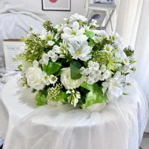 Q25 High Quality Artificial Flowers Green Clover White Rose for DIY Wedding Centerpiece Mother's Day Gift Bulk Silk Flower Ball
